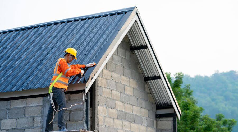 Professional gutter cleaning in Marshallville, GA